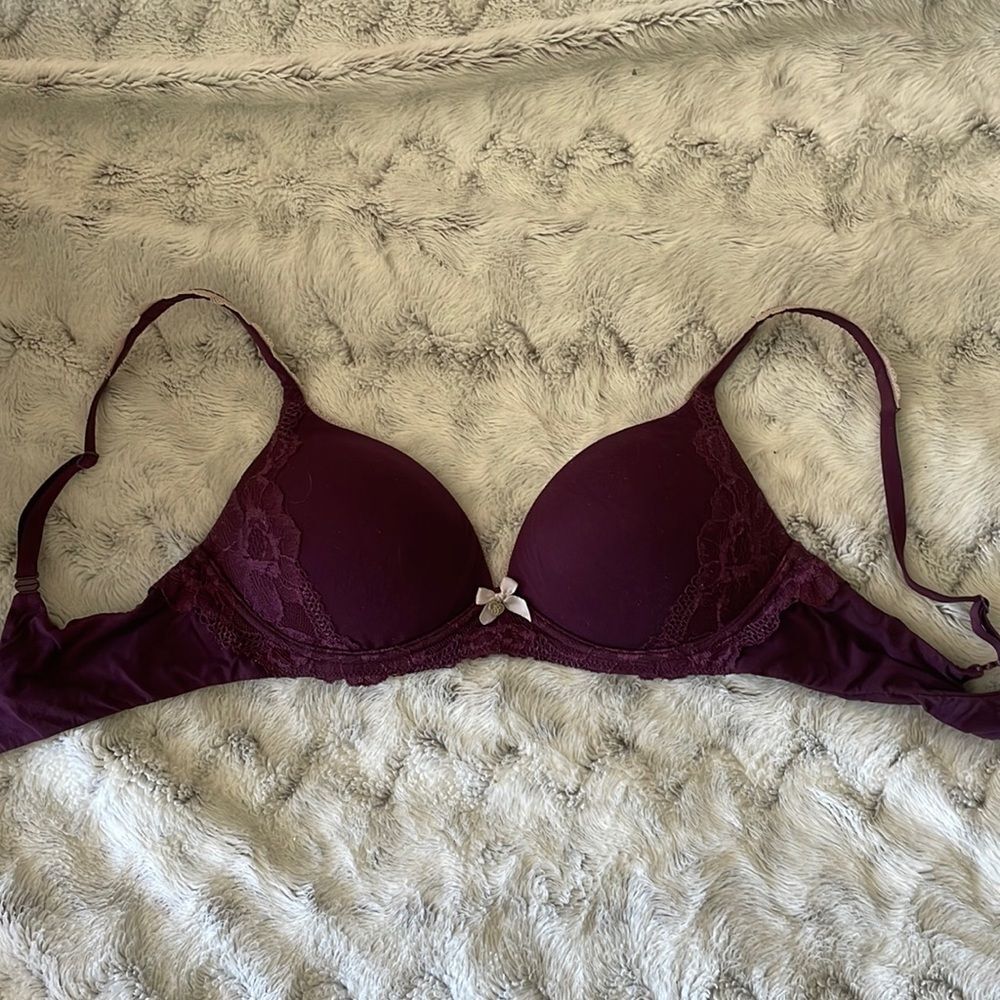 Victoria’s Secret Body by Victoria no wire bra size 32C